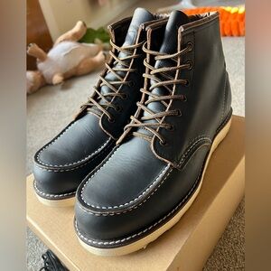 Men’s Red Wing Moc Toe - 8849 - like new worn once see pics - black prairie 9.5D